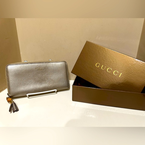 Gucci metallic gold leather zippy bamboo tassell wallet - Picture 1 of 13
